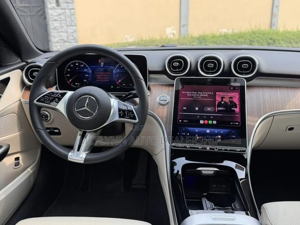 Mercedes-Benz C300 2025 White