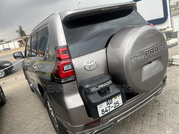 Toyota Land Cruiser Prado 2.8 2018 Gray