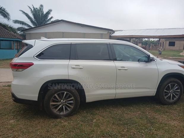 Toyota Highlander XLE 4x4 V6 (3.5L 6cyl 8A) 2018 White