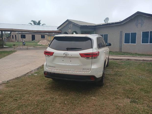 Toyota Highlander XLE 4x4 V6 (3.5L 6cyl 8A) 2018 White