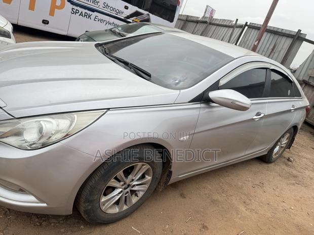 Hyundai Sonata GLS Sedan FWD (2.4L 4cyl 5A) 2010 Silver
