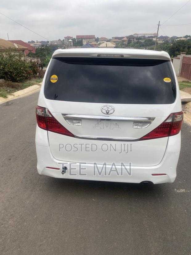 Toyota Alphard 2.4 Petrol FWD 2012 White