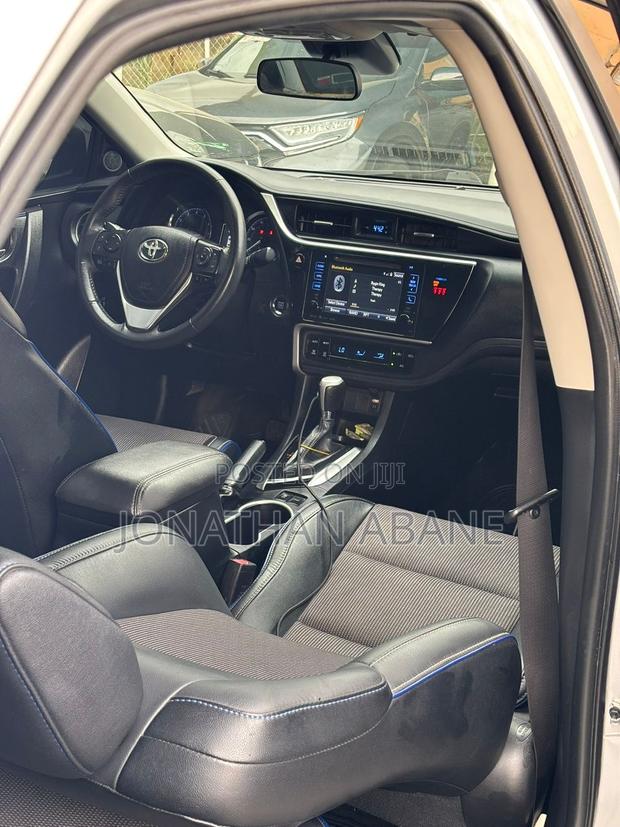 Toyota Corolla 2018 Silver
