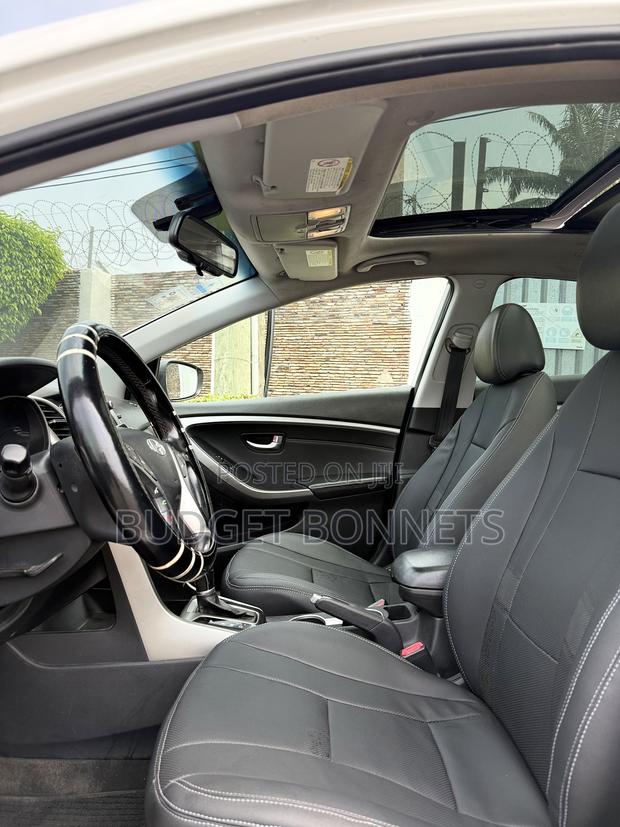 Hyundai Elantra Limited Sedan FWD (1.8L 4cyl 6A) 2016 White