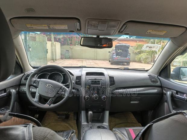 Kia Sorento LX 2012
