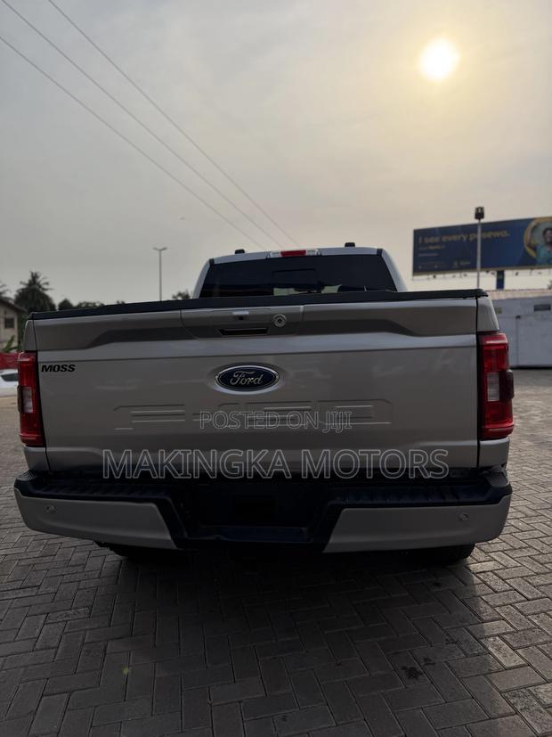 Ford F-150 XLT 2022 Silver