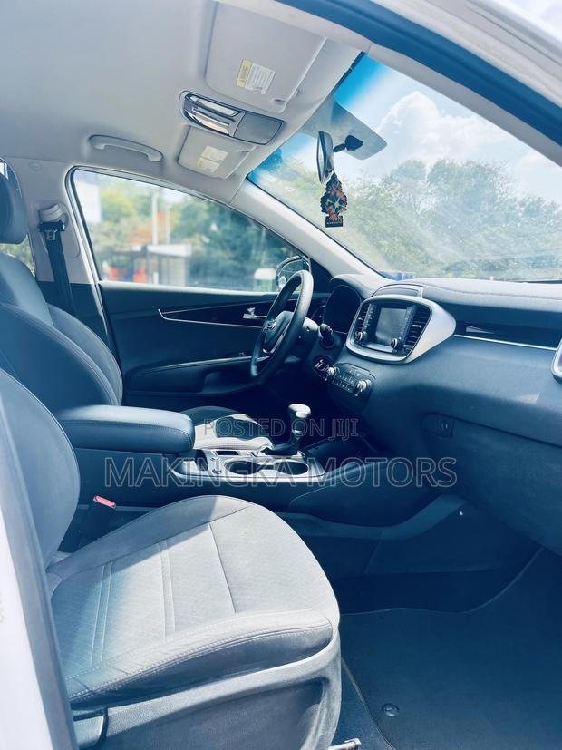 Kia Sorento 2.4L LX AWD 2019 White