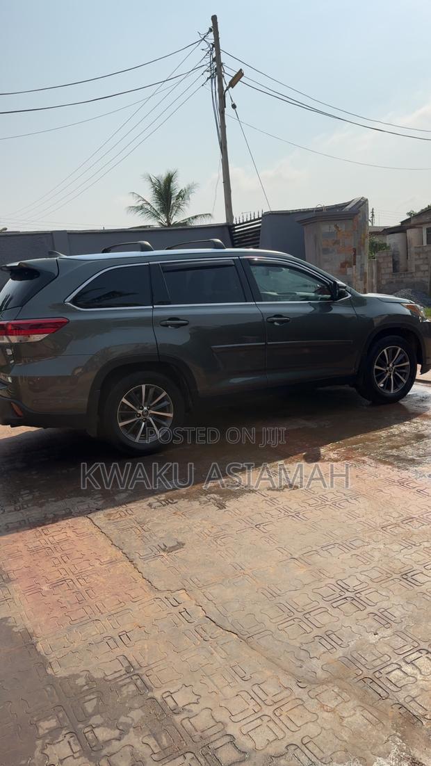 Toyota Highlander XLE 2019 Green