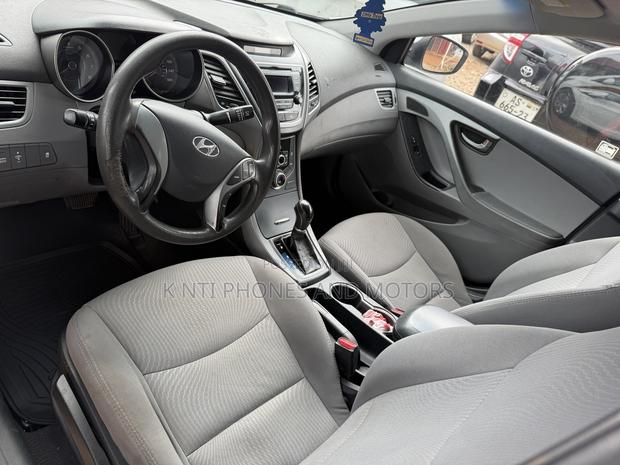 Hyundai Elantra SE Sedan FWD (1.8L 4cyl 6A) 2016 White