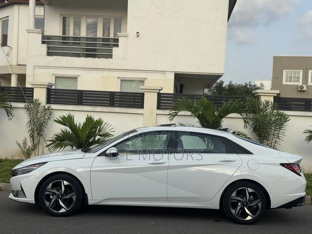 Hyundai Elantra Limited 2023 White