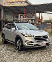 Hyundai Tucson Limited AWD 2019 Gray for sale