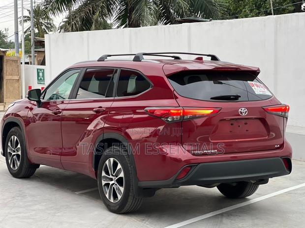 Toyota Highlander XLE AWD 2023 Burgundy