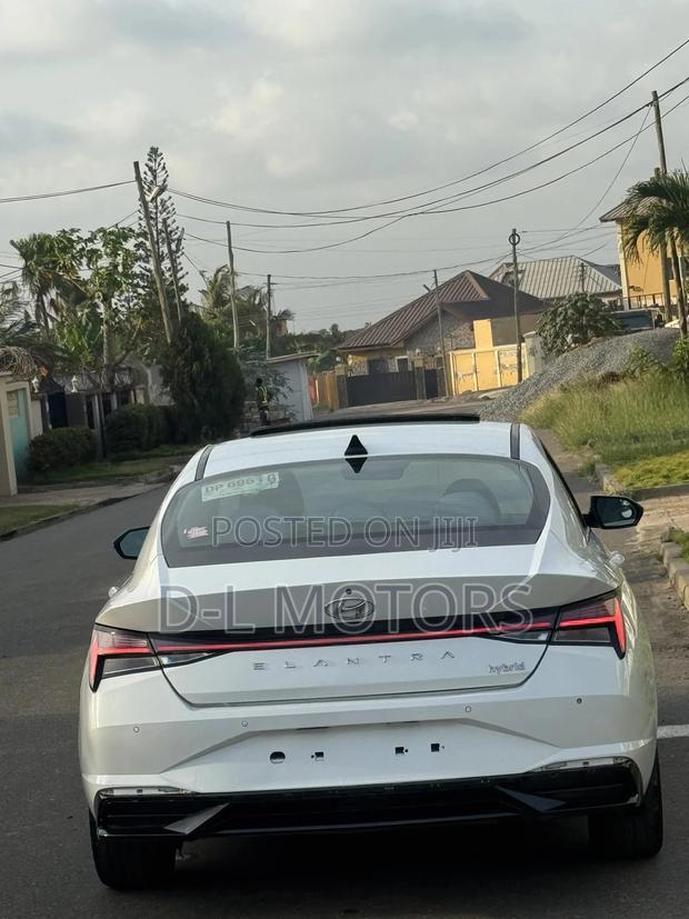 Hyundai Elantra Limited 2023 White