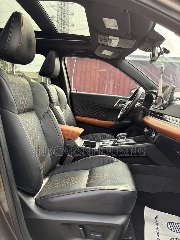 Mitsubishi Outlander SEL Launch Edition 2022 Brown