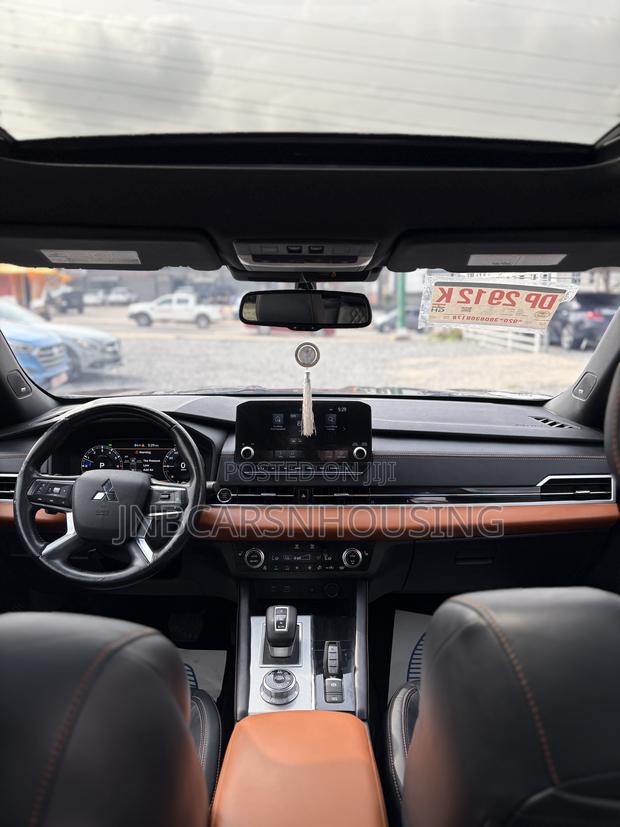 Mitsubishi Outlander SEL Launch Edition 2022 Brown
