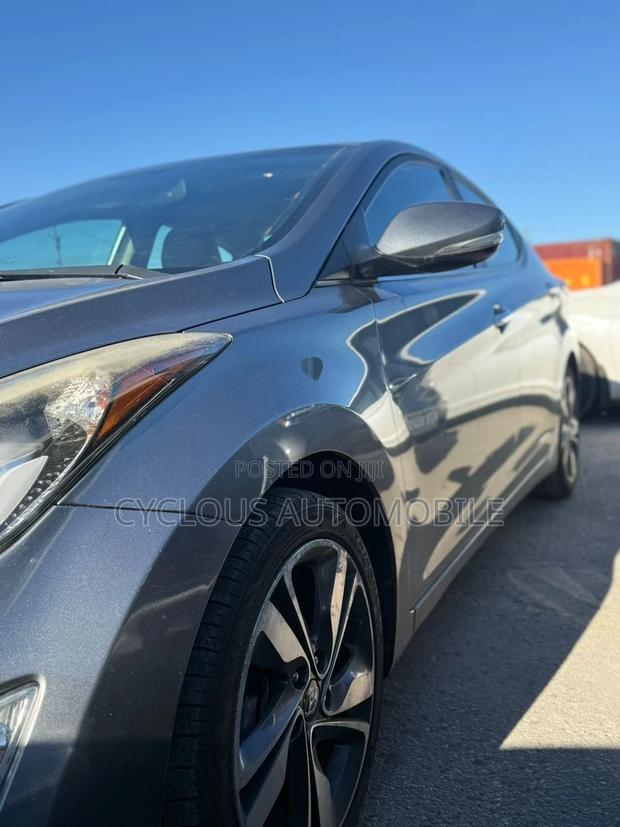 Hyundai Elantra Limited Sedan FWD (1.8L 4cyl 6A) 2016 Gray