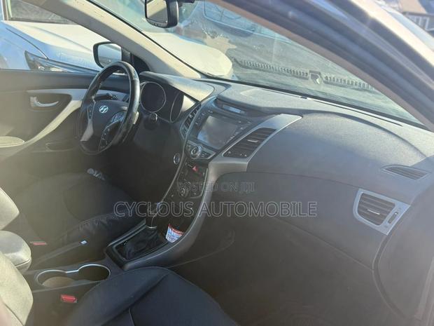 Hyundai Elantra Limited Sedan FWD (1.8L 4cyl 6A) 2016 Gray