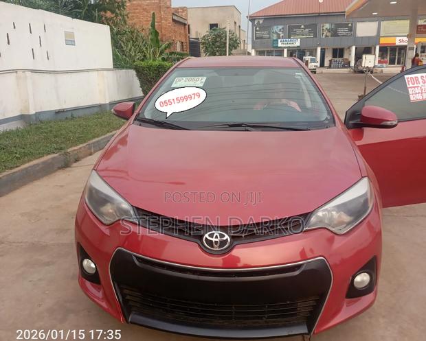 Toyota Corolla 2015 Red