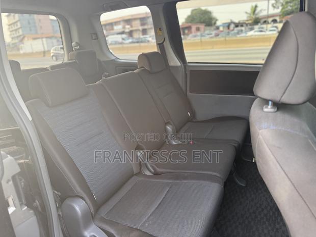 Toyota HiAce 2011 Black