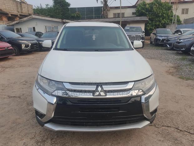 Mitsubishi Outlander SE FWD 2017 White