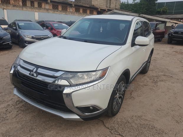 Mitsubishi Outlander SE FWD 2017 White