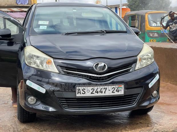 Toyota Vitz 1.3 AWD 5dr 2012 Black