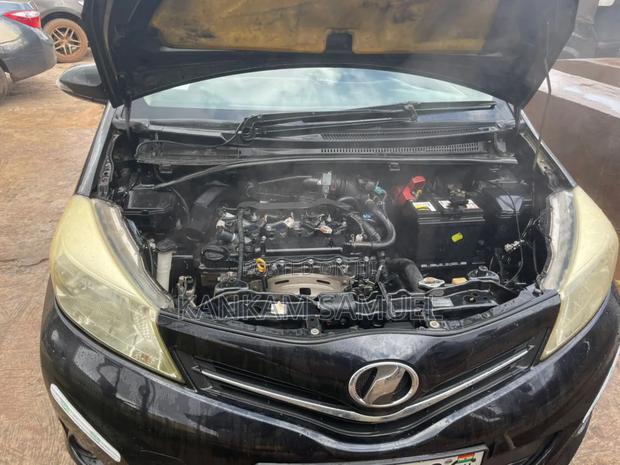 Toyota Vitz 1.3 AWD 5dr 2012 Black