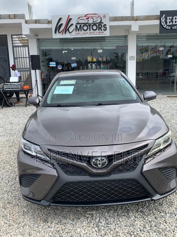 Toyota Camry SE FWD (2.5L 4cyl 8AM) 2018 Matt Black