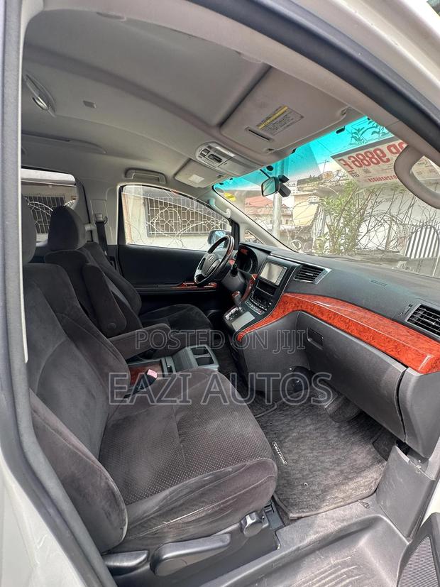 Toyota Vellfire 2014 White