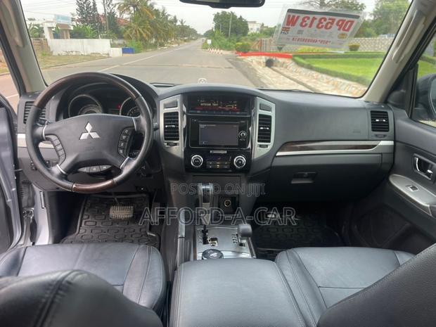 Mitsubishi Pajero V80 3.5 V6 GL/GLS 2017 Silver