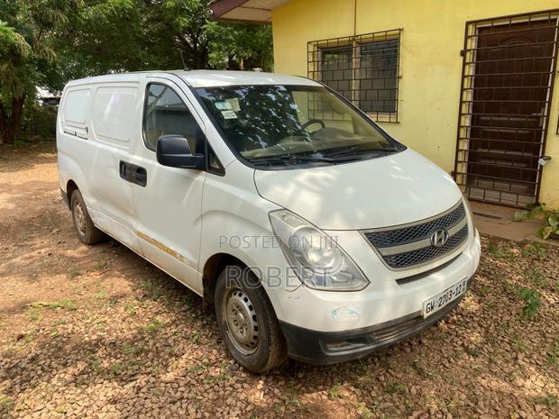 Hyundai H1 2.4 GLS 2012 White