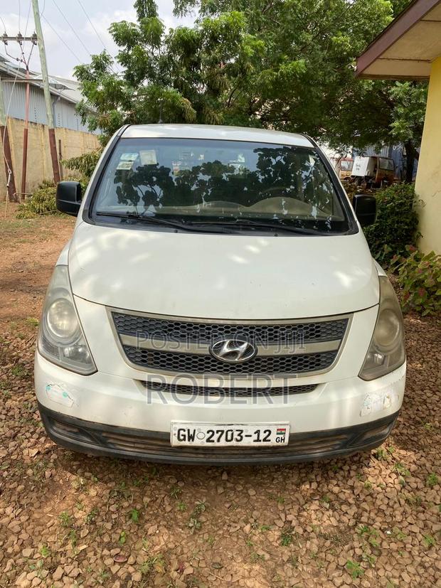 Hyundai H1 2.4 GLS 2012 White