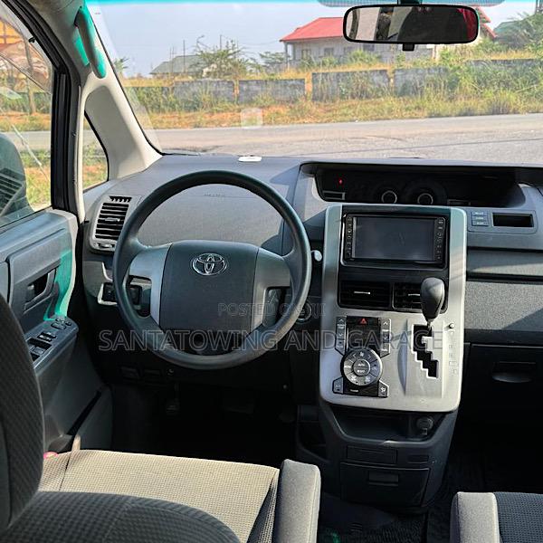 Toyota Voxy 2013 Black