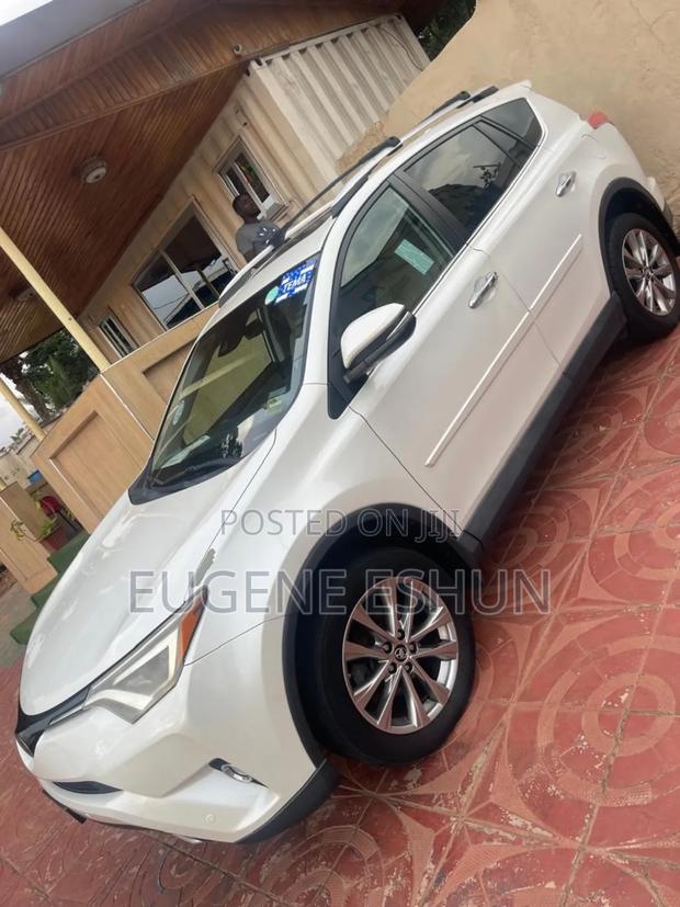Toyota RAV4 2018 White