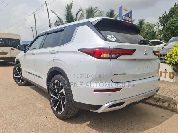 Mitsubishi Outlander SE 2022 White