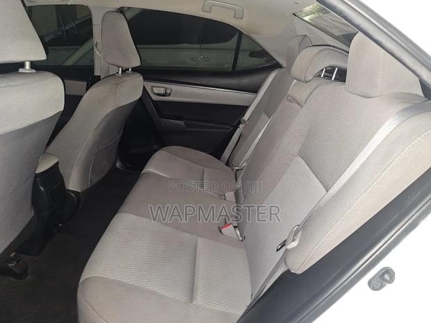 Toyota Corolla LE Premium 4dr Sedan (1.8L 4cyl CVT) 2016 White