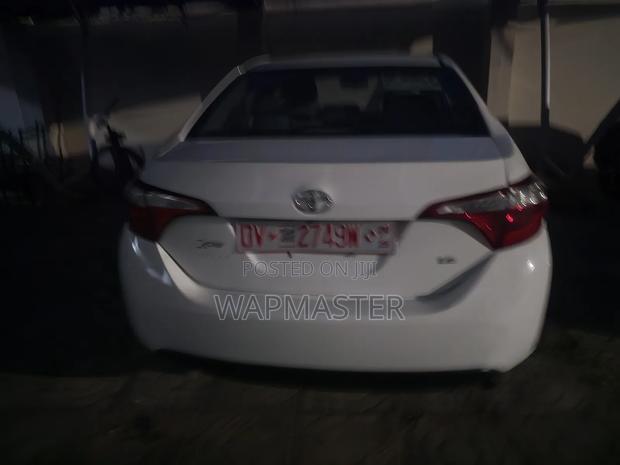 Toyota Corolla LE Premium 4dr Sedan (1.8L 4cyl CVT) 2016 White