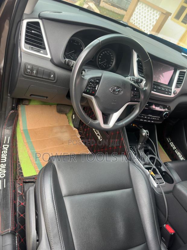 Hyundai Tucson 2017 Brown