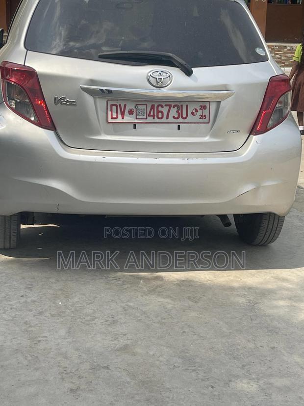 Toyota Vitz 2013 Silver