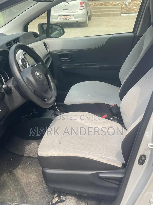 Toyota Vitz 2013 Silver
