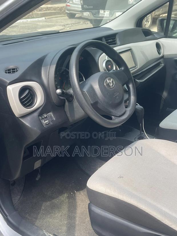 Toyota Vitz 2013 Silver