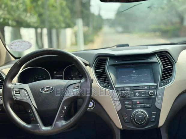 Hyundai Santa Fe SE Ultimate AWD 2018 Black