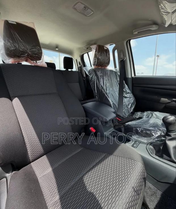 New Toyota Hilux 2023 White