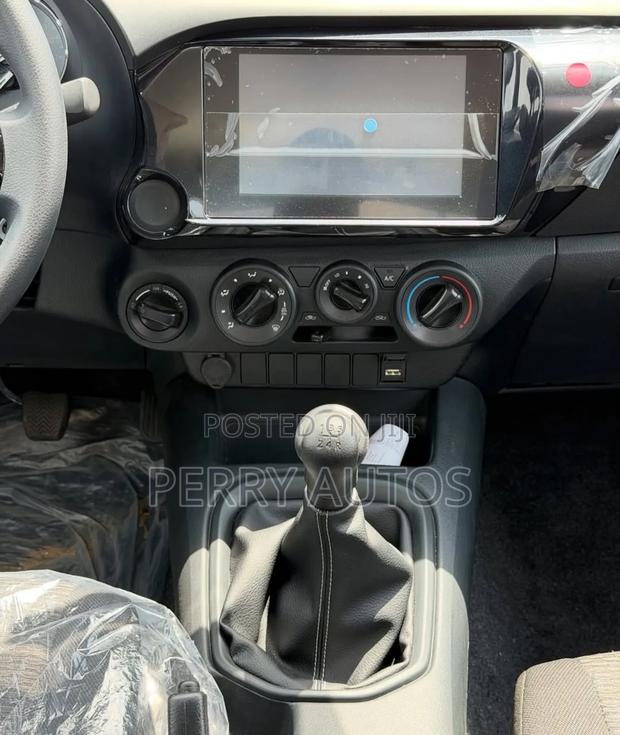 New Toyota Hilux 2023 White