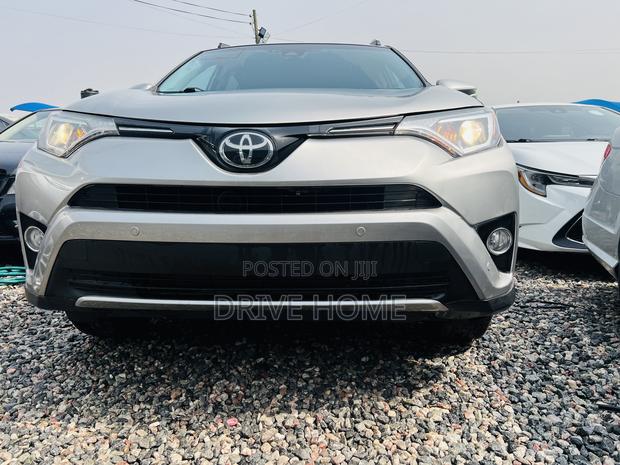 Toyota RAV4 XLE AWD (2.5L 4cyl 6A) 2017