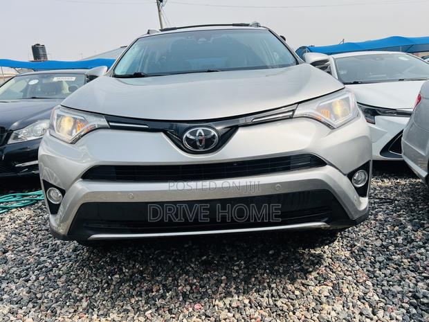 Toyota RAV4 XLE AWD (2.5L 4cyl 6A) 2017