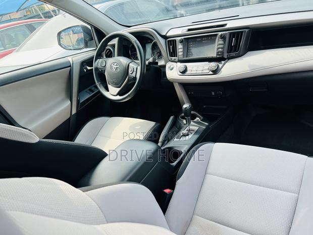 Toyota RAV4 XLE AWD (2.5L 4cyl 6A) 2017