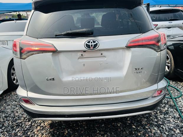 Toyota RAV4 XLE AWD (2.5L 4cyl 6A) 2017