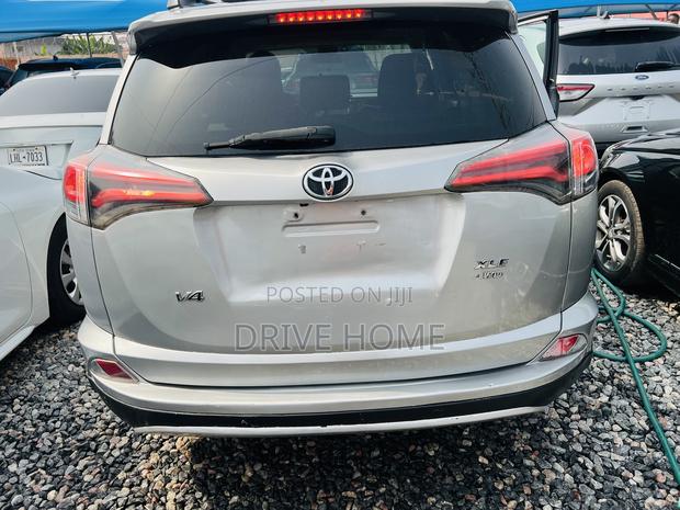 Toyota RAV4 XLE AWD (2.5L 4cyl 6A) 2017