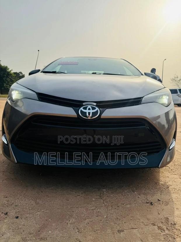 Toyota Corolla L (1.8L 4cyl 2A) 2018 Gray